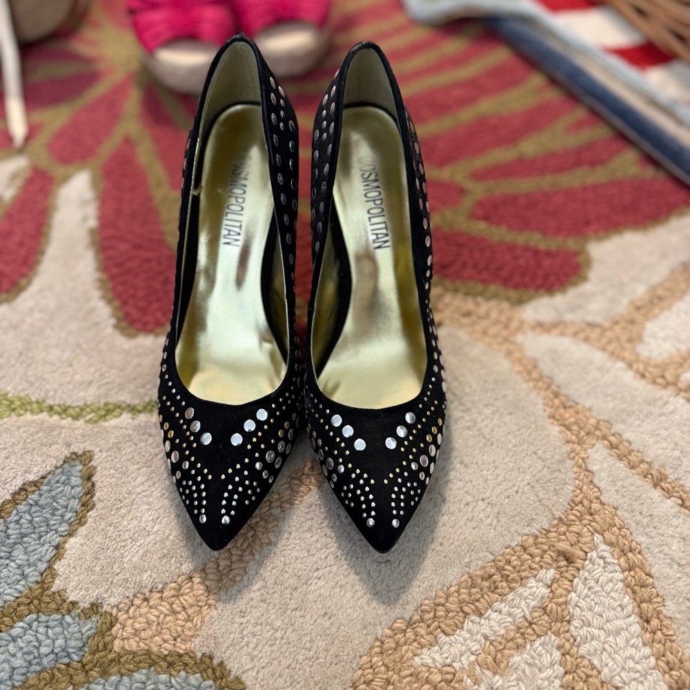 Cosmopolitan Black Heels with Pointed Toe